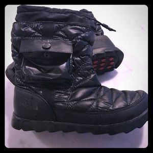 Northface thermoball booties like new worn once